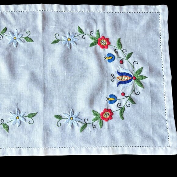 Polish Kaszuby Embroidered Floral Linen Table Runner Made in Poland - Picture 5 of 6